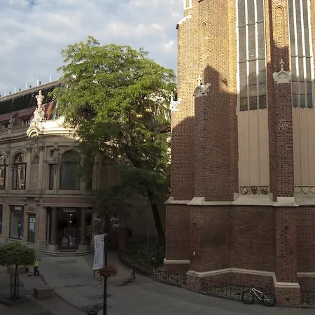 Hostelswidnicka24 호스텔 *