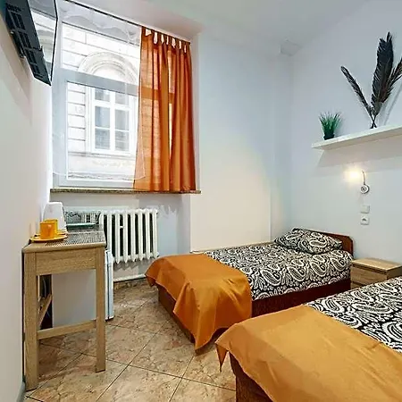 Hostelswidnicka24 *